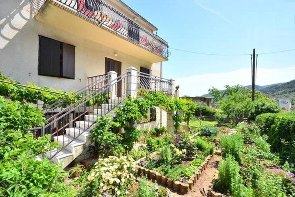 Apartments Vrisnik Jelsa  Exterior photo